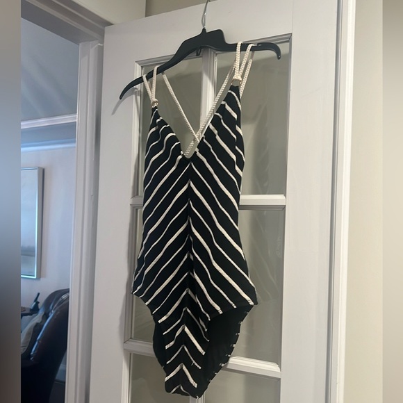 Robin Piccone One Piece Swimsuit “Harper” w/adjustable Braided Straps. Size 10 - Picture 6 of 8